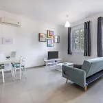Apartamento Pageant Homes *