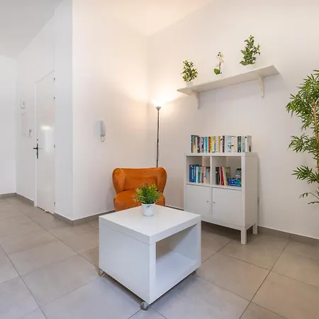 Pageant Homes Apartmán *